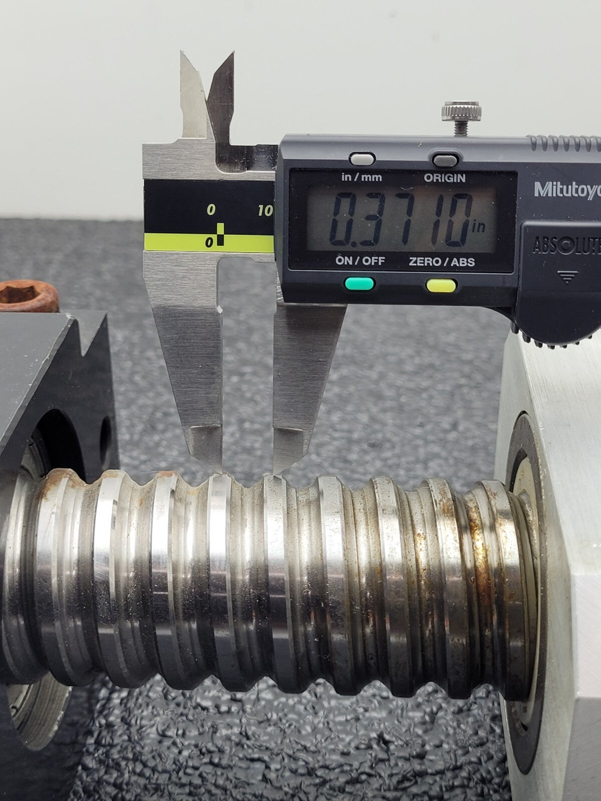 Ball Screw 3.5" travel 0.37" Pitch 1" input shaft 1.5" major Diameter Heavy Duty