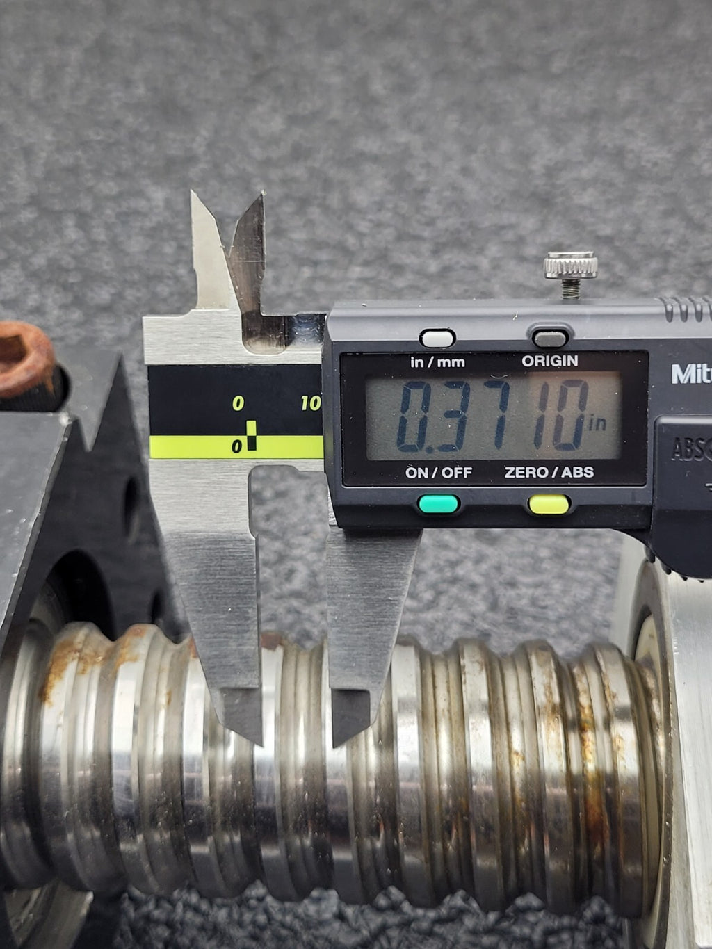 Ball Screw 3.5" travel 0.37" Pitch 1" input shaft 1.5" major Diameter Heavy Duty