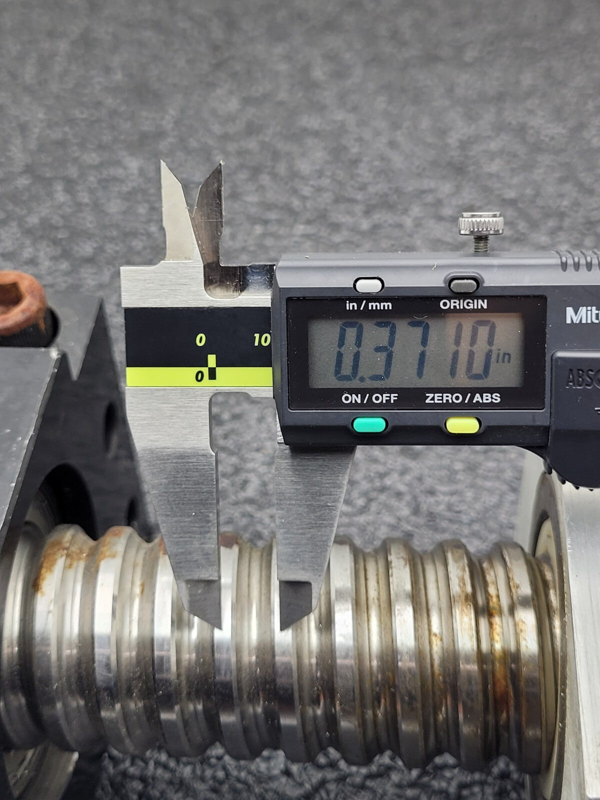 Ball Screw 3.5" travel 0.37" Pitch 1" input shaft 1.5" major Diameter Heavy Duty