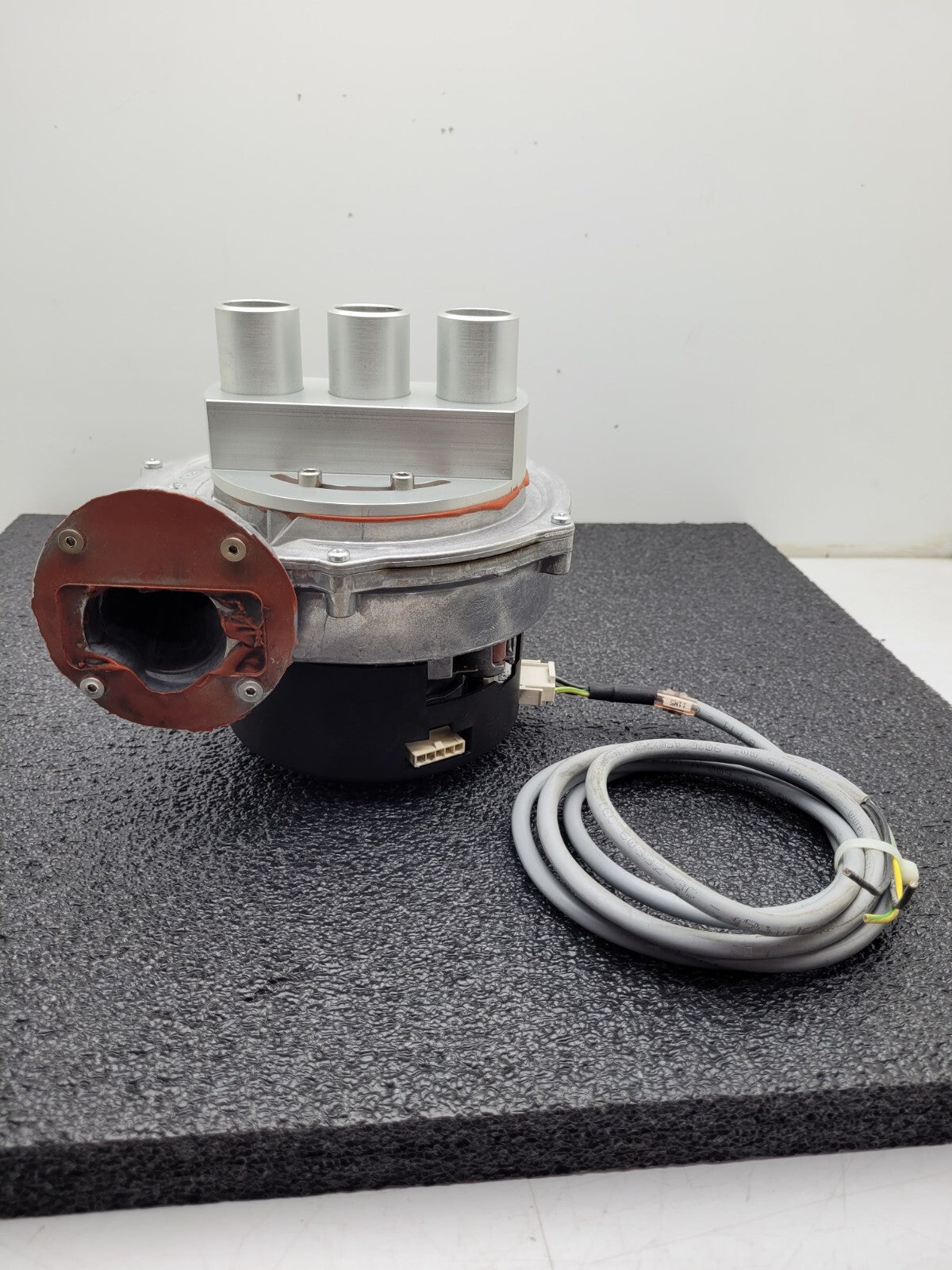 EBMPAPST RG128/1300-3612-020304-112 120VAC 90W Centrifugal Blower Fan 3x Outlet