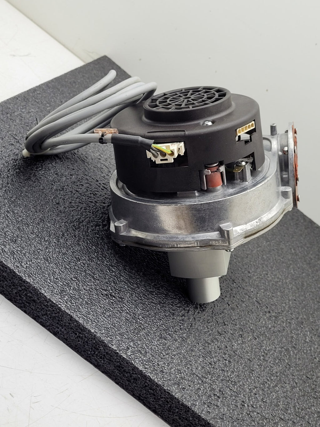 EBMPAPST RG128/1300-3612-020304-112 120VAC 90W Centrifugal Blower Fan 3x Outlet