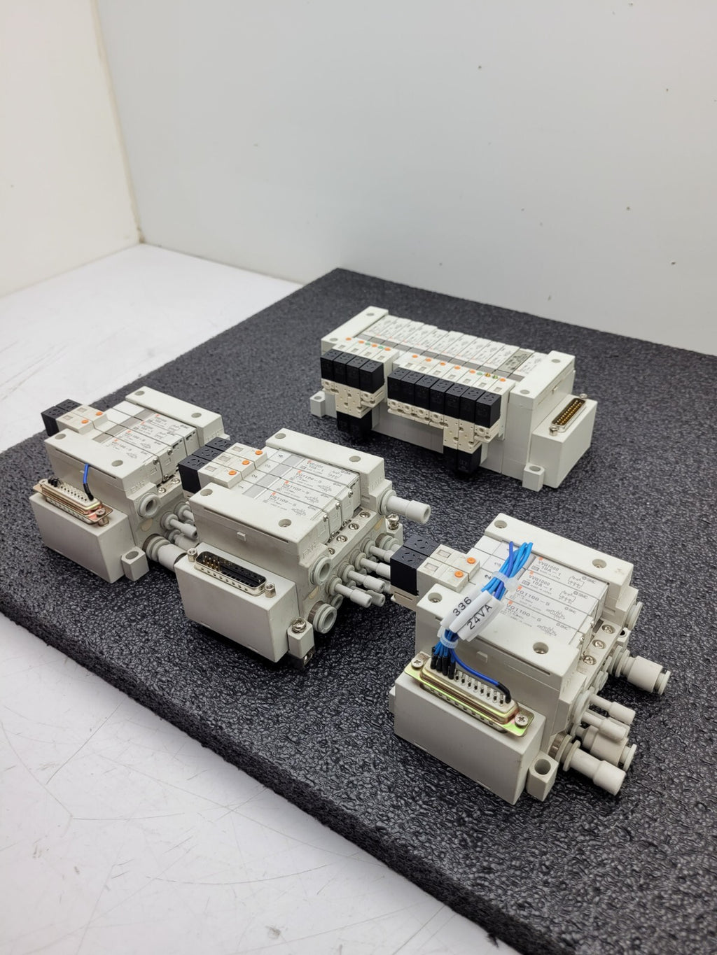 4x SMC Pneumatic Valve Block Solenoid Manifold 24VDC 26 Valves Total Lot E DB25