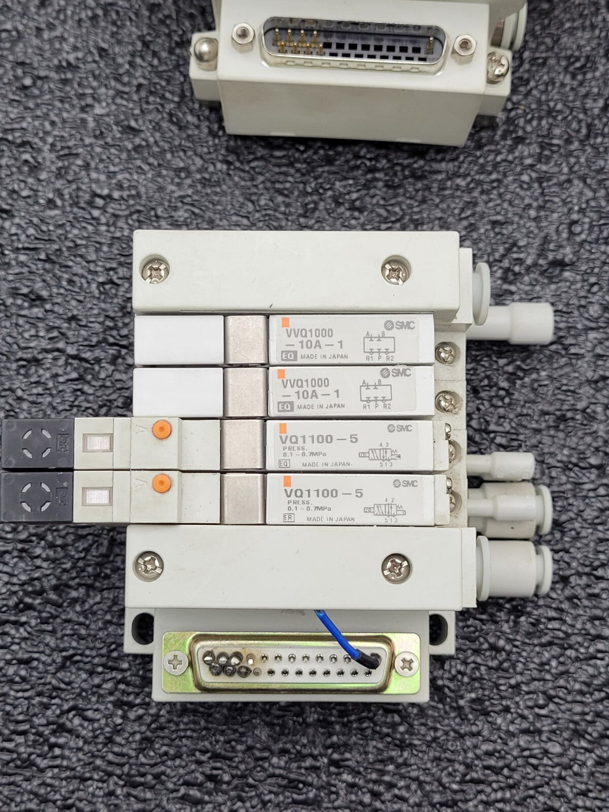 4x SMC Pneumatic Valve Block Solenoid Manifold 24VDC 26 Valves Total Lot E DB25