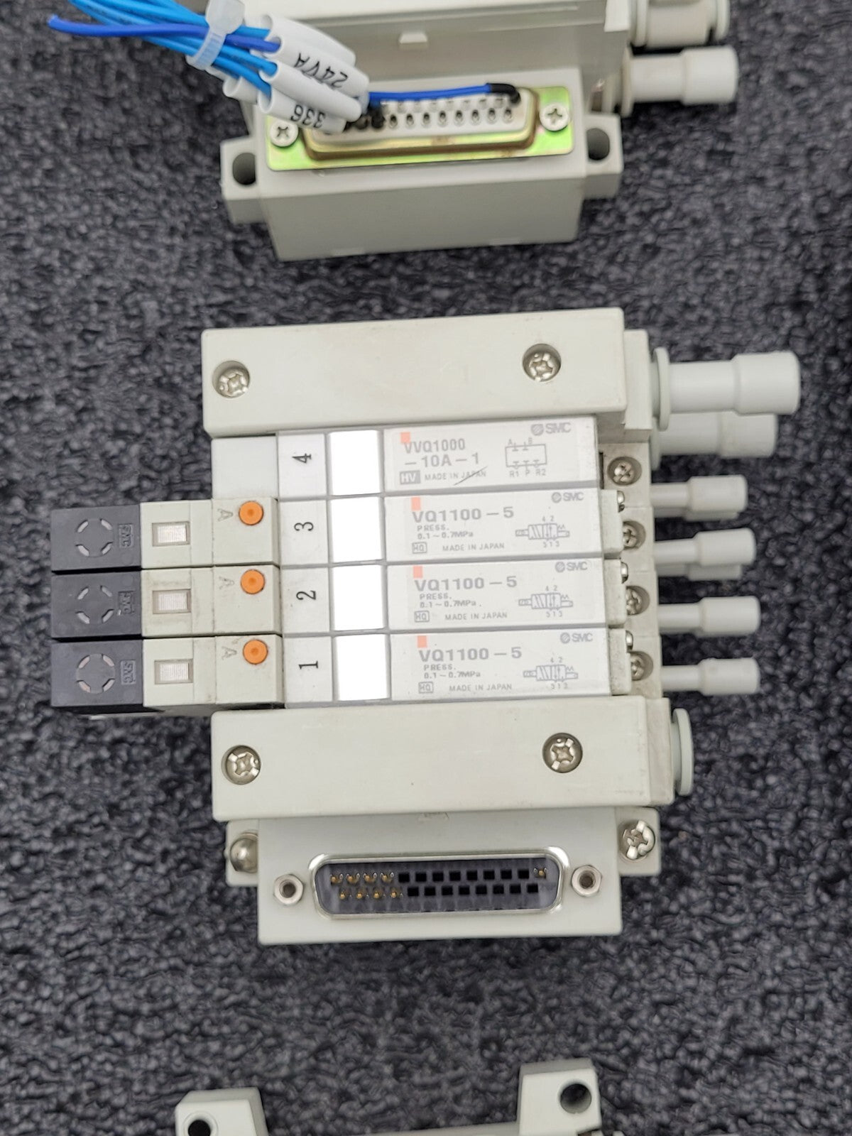 4x SMC Pneumatic Valve Block Solenoid Manifold 24VDC 26 Valves Total Lot E DB25