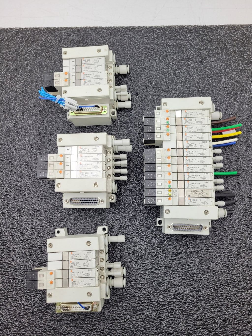 4x SMC Pneumatic Valve Block Solenoid Manifold 24VDC 26 Valves Total Lot E DB25