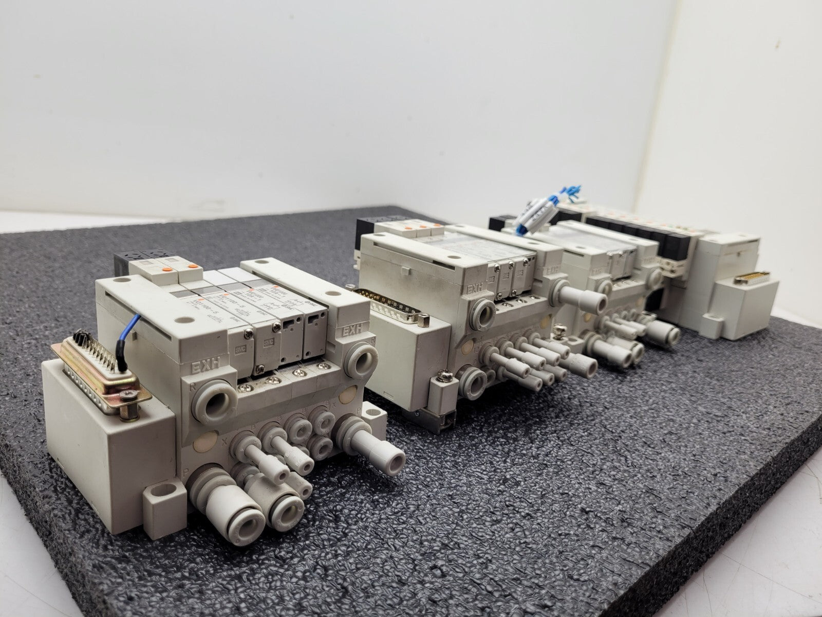 4x SMC Pneumatic Valve Block Solenoid Manifold 24VDC 26 Valves Total Lot E DB25