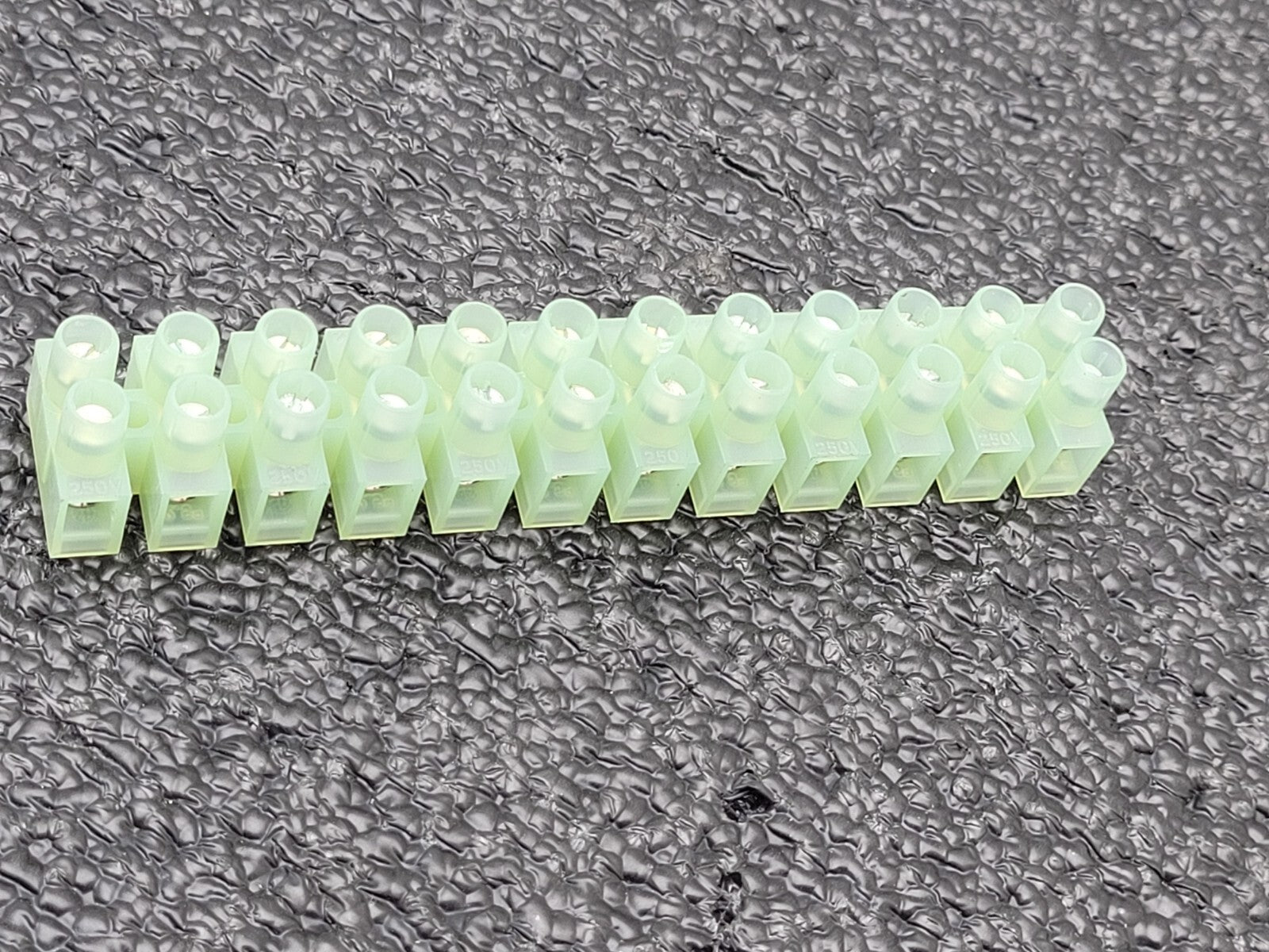 Box of 50 New BM GROUP M092 Nylon Terminal Block 12 Position 16-20AWG 600V