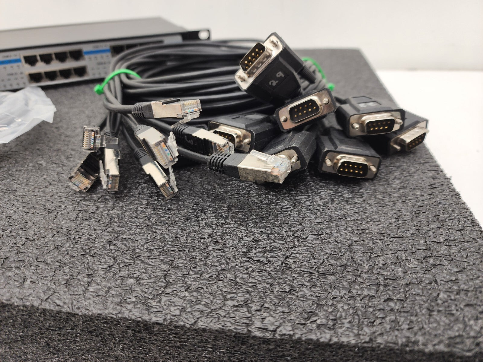 Coolgear USB to 32 Port COM RS-232 Serial Adapter FTDI Chipset USB-32COM-RM Ears