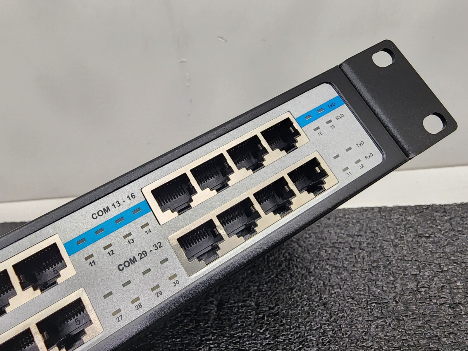 Coolgear USB to 32 Port COM RS-232 Serial Adapter FTDI Chipset USB-32COM-RM Ears