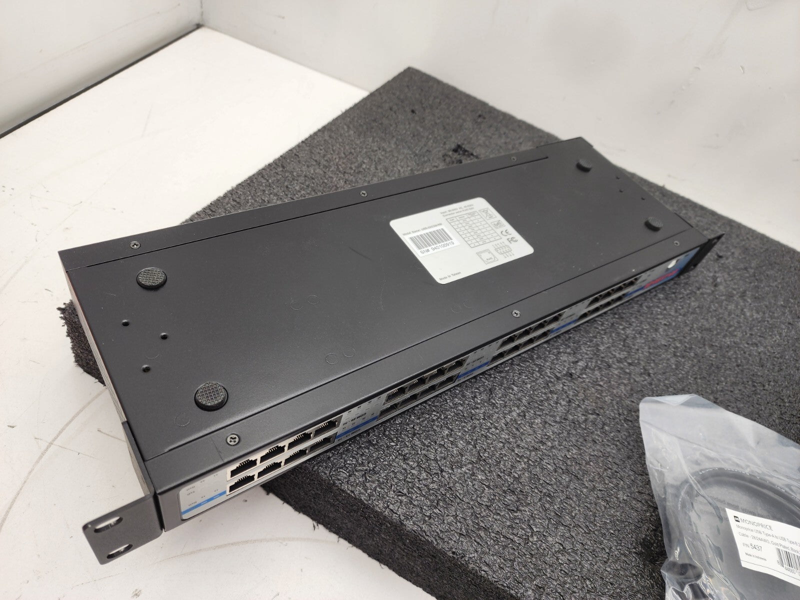 Coolgear USB to 32 Port COM RS-232 Serial Adapter FTDI Chipset USB-32COM-RM Ears