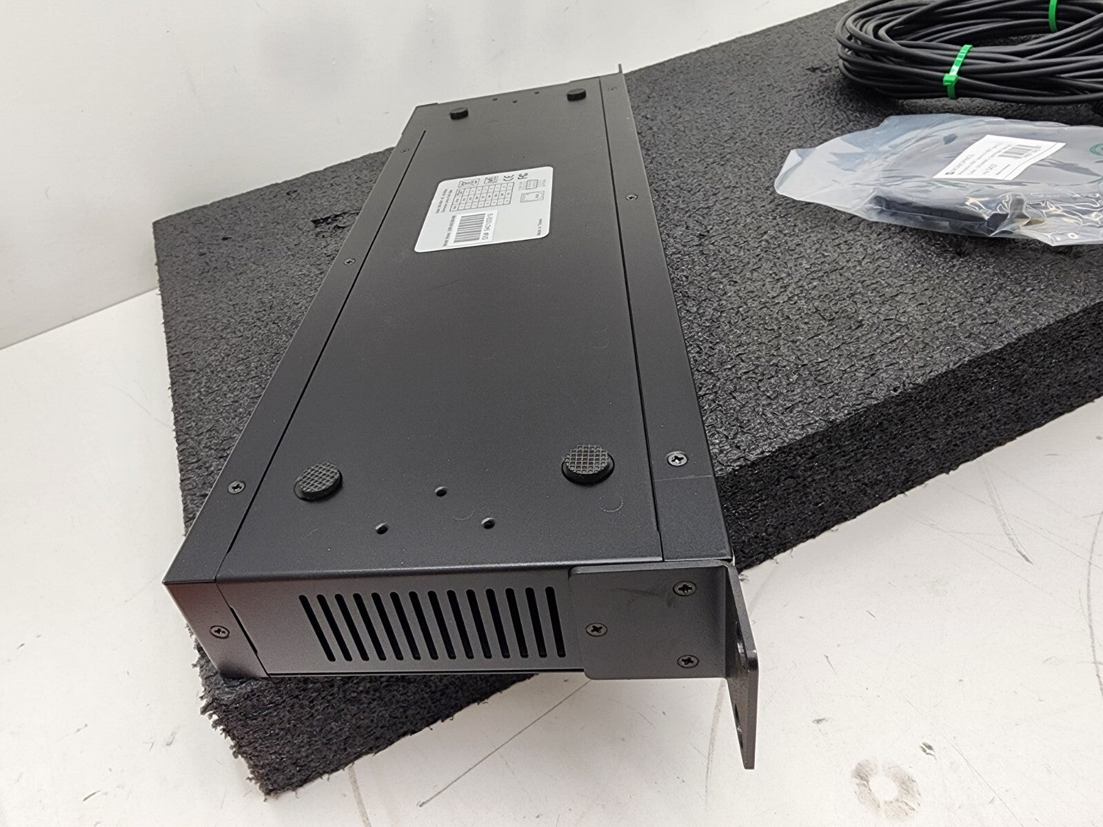 Coolgear USB to 32 Port COM RS-232 Serial Adapter FTDI Chipset USB-32COM-RM Ears