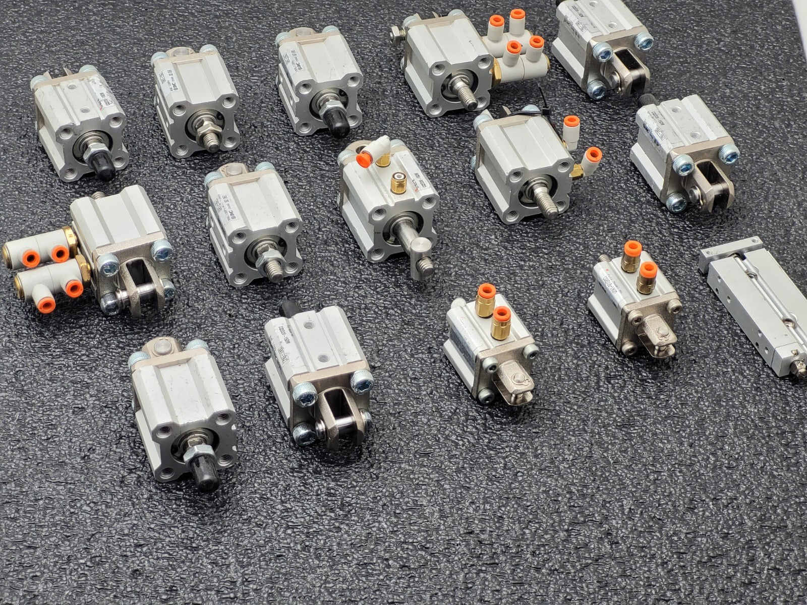 Lot of 15 SMC CQ2D20-15DM-W / CQ2D2015DMW Push Pull Pnuematic Compact Cylinder