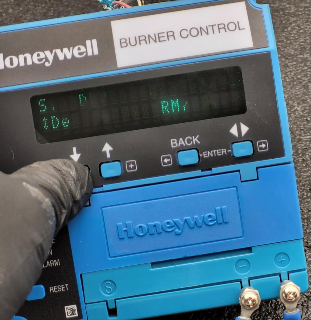 HONEYWELL RM7895D1011 Primary Control 120VAC 50/60HZ
