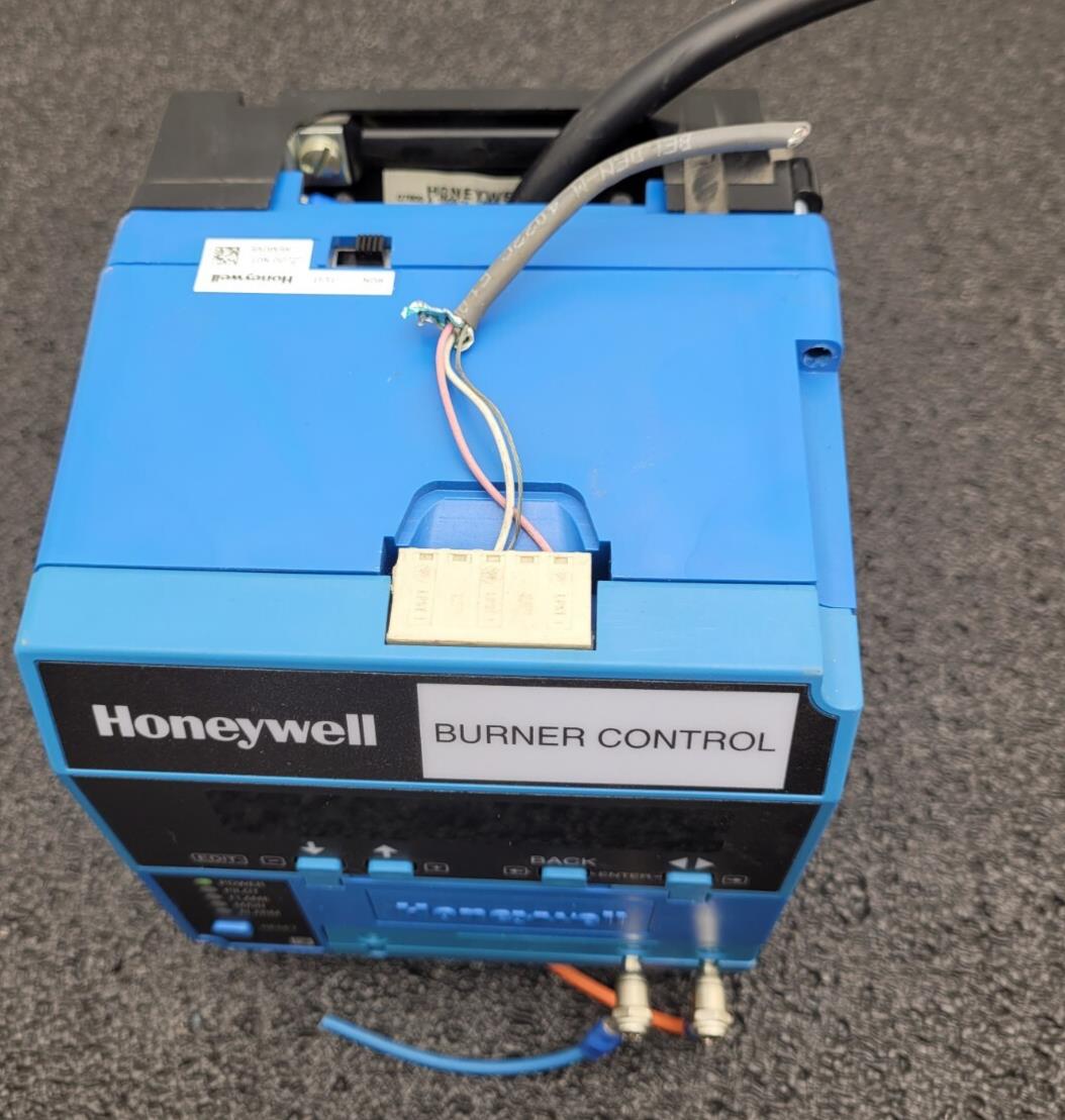 HONEYWELL RM7895D1011 Primary Control 120VAC 50/60HZ
