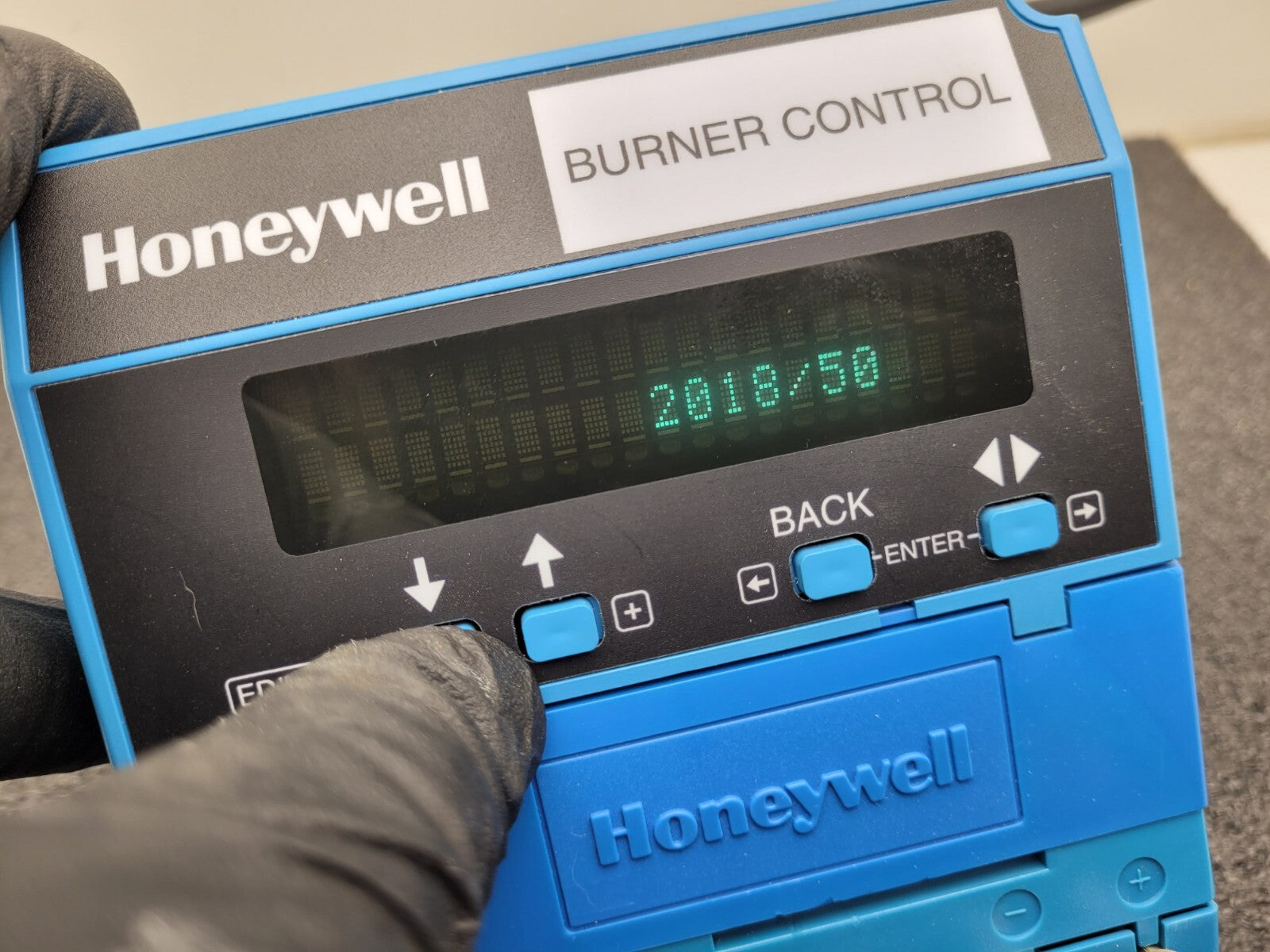 HONEYWELL RM7895D1011 Primary Control 120VAC 50/60HZ