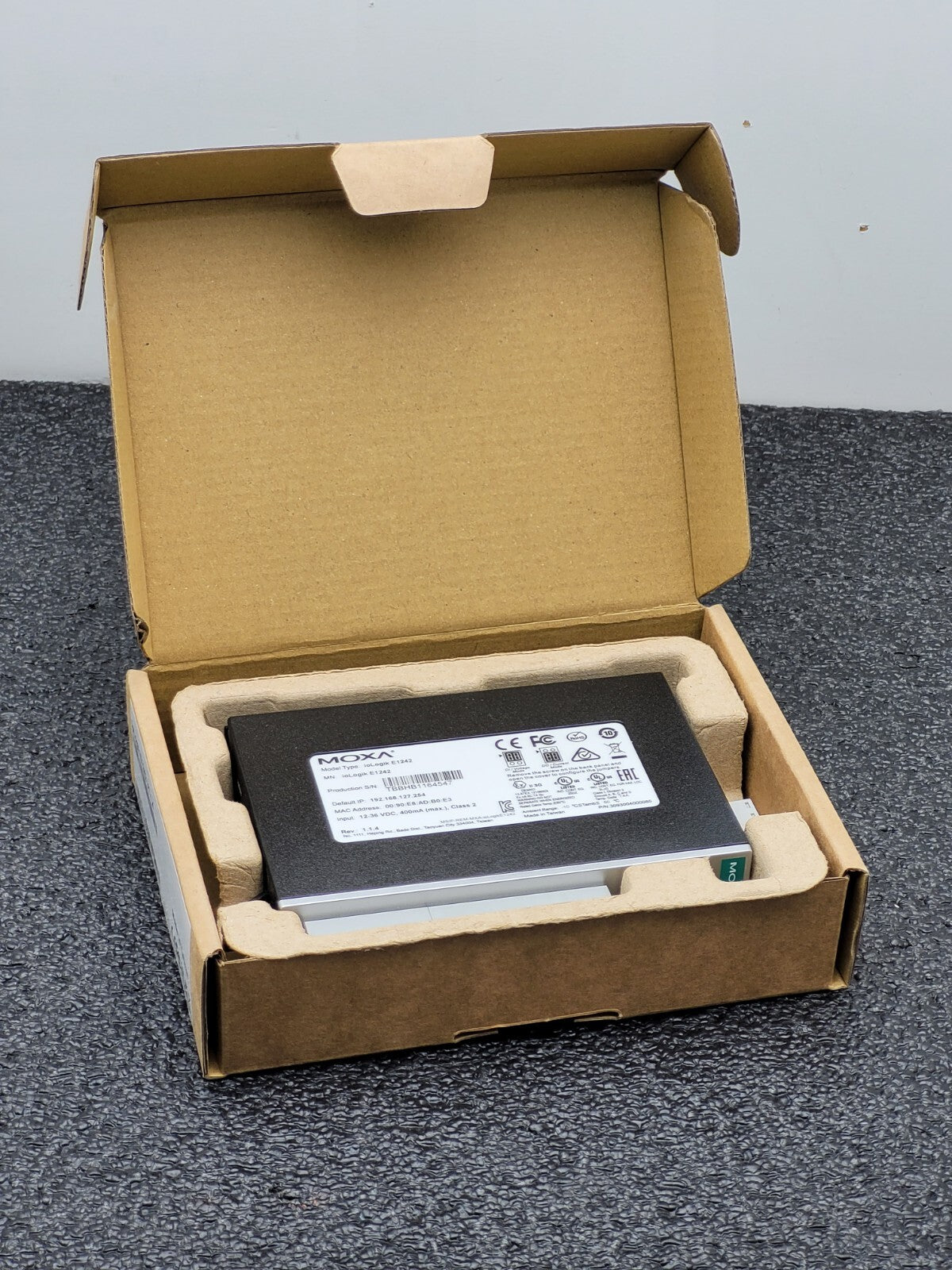 Moxa ioLogik E1242 Universal 4xAI 4xDI 4xDIO 2x Ethernet TCP I/O Controller