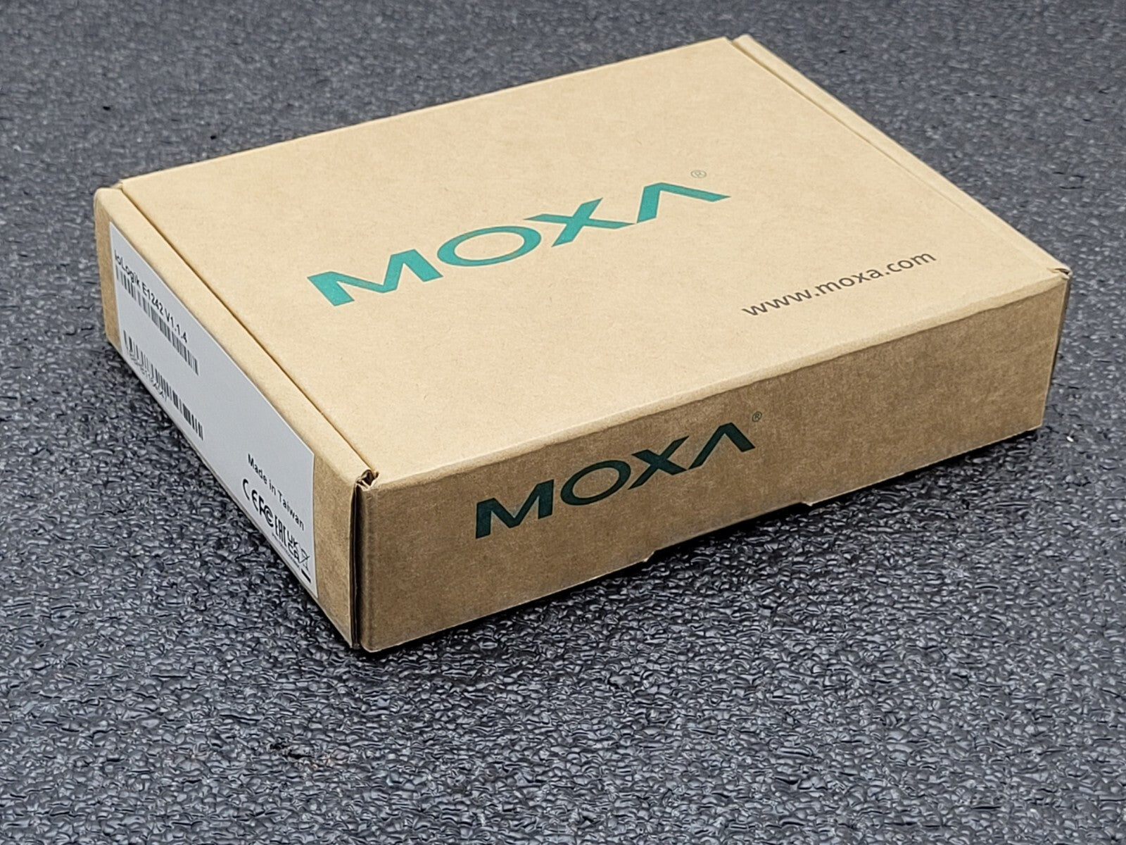 Moxa ioLogik E1242 Universal 4xAI 4xDI 4xDIO 2x Ethernet TCP I/O Controller