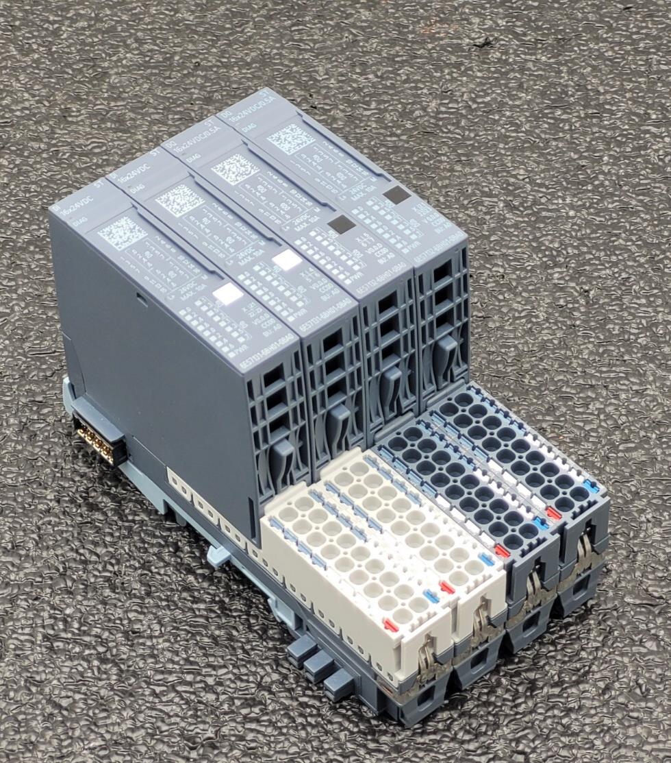 Lot of 4 SIEMENS 2x DQ 6ES7132-6BH01-0BA0 SIMATIC S7 + 2x DI 6ES7131-6BH01-0BA0
