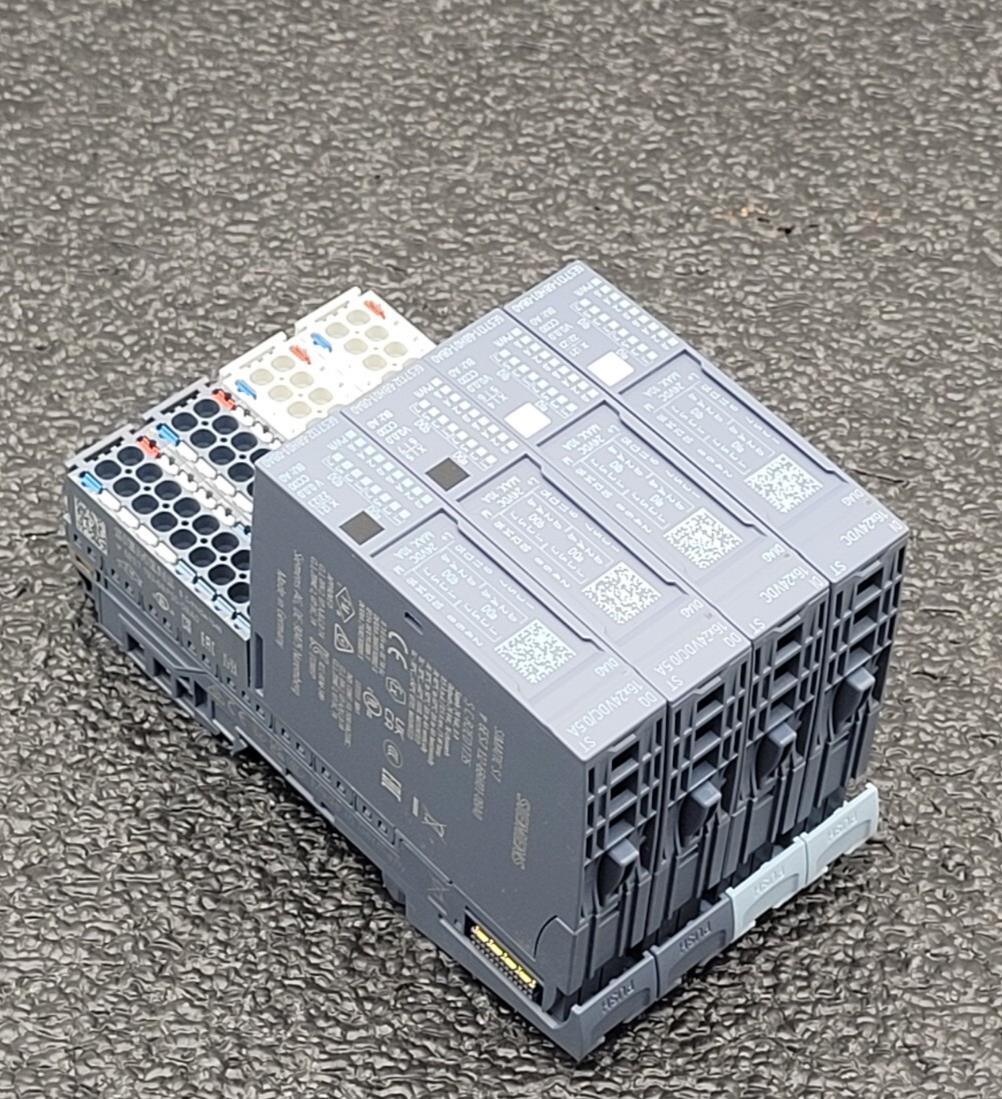 Lot of 4 SIEMENS 2x DQ 6ES7132-6BH01-0BA0 SIMATIC S7 + 2x DI 6ES7131-6BH01-0BA0