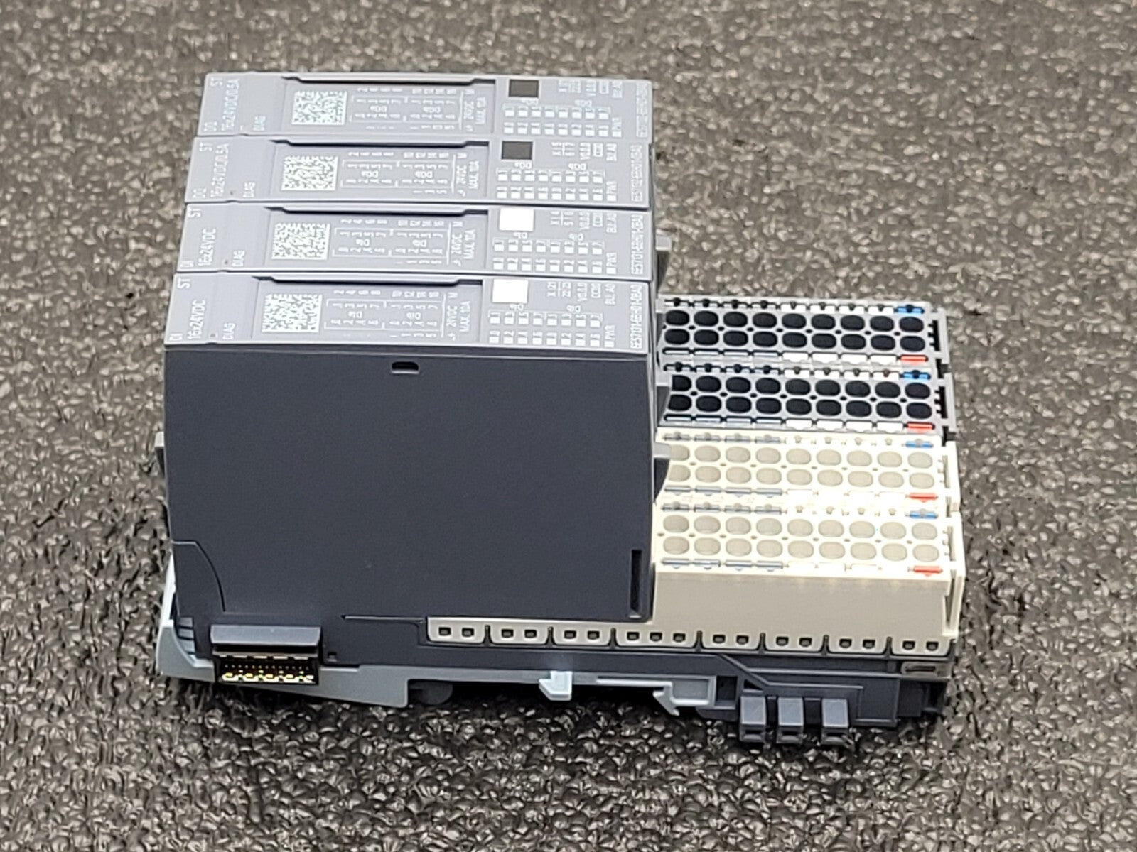 Lot of 4 SIEMENS 2x DQ 6ES7132-6BH01-0BA0 SIMATIC S7 + 2x DI 6ES7131-6BH01-0BA0