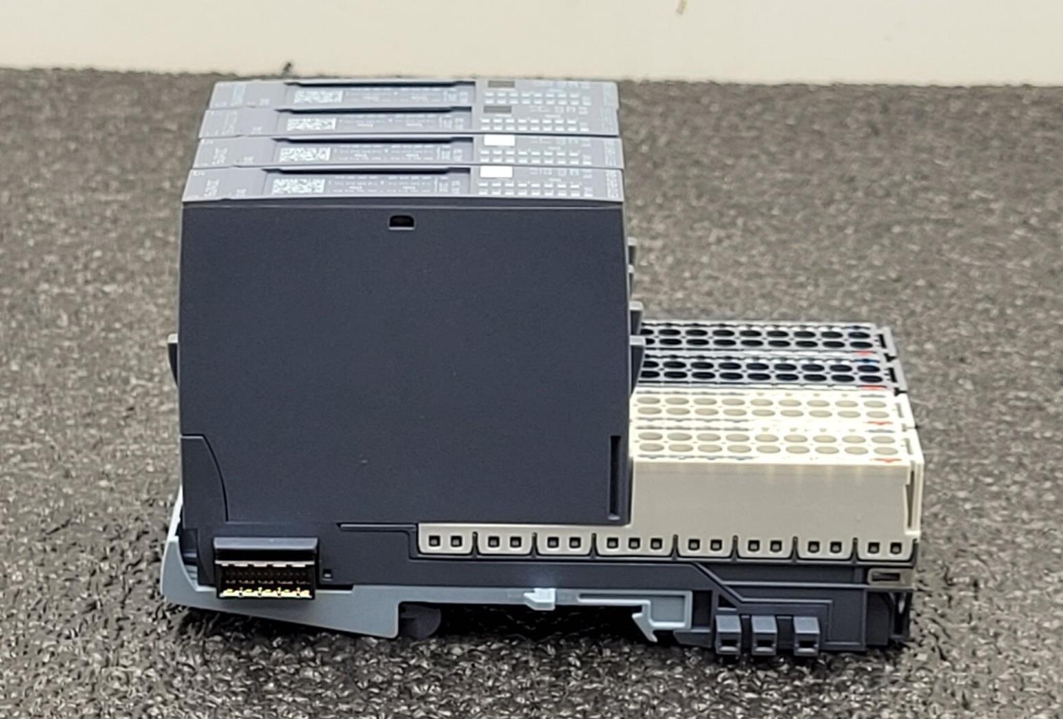 Lot of 4 SIEMENS 2x DQ 6ES7132-6BH01-0BA0 SIMATIC S7 + 2x DI 6ES7131-6BH01-0BA0