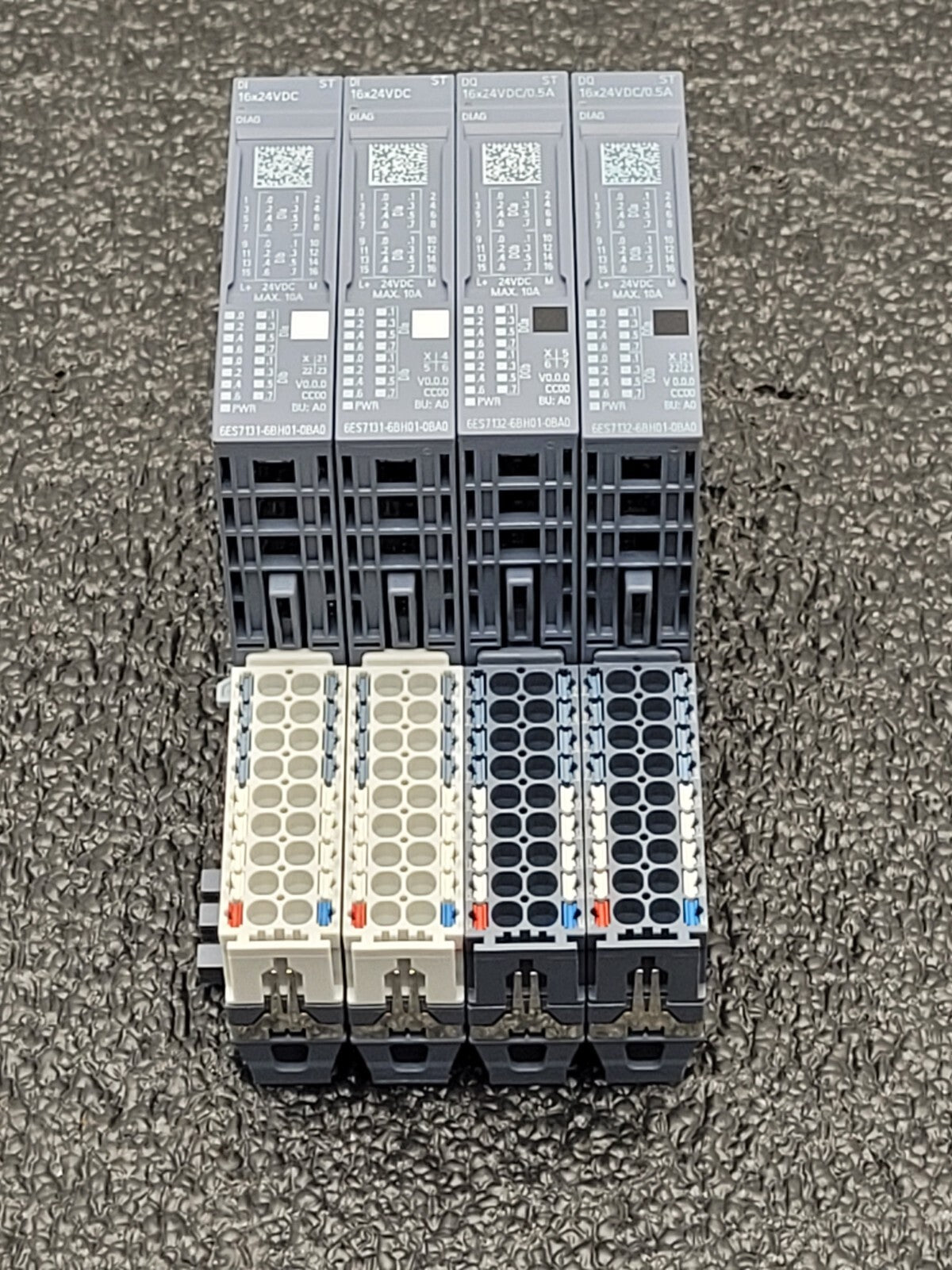 Lot of 4 SIEMENS 2x DQ 6ES7132-6BH01-0BA0 SIMATIC S7 + 2x DI 6ES7131-6BH01-0BA0