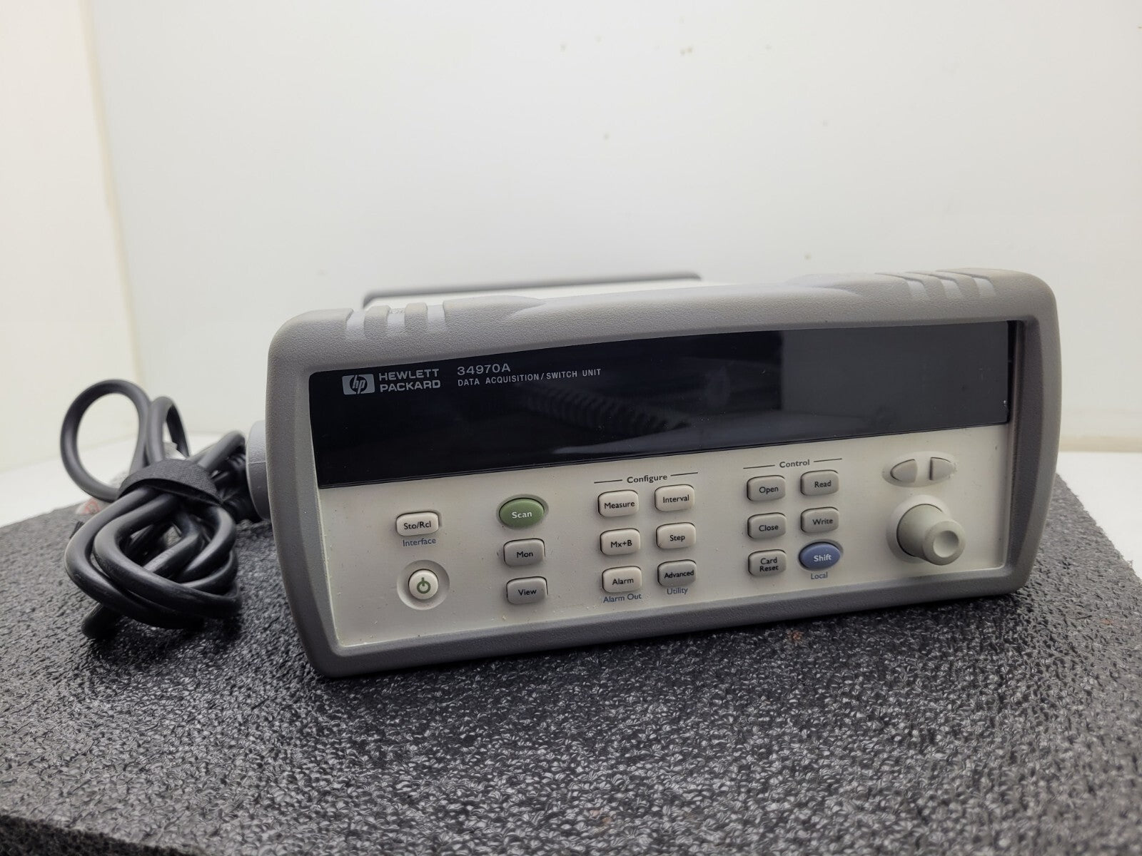 HP 34970A Data Acquisition / Data Logger Switch Unit Passes Self Test Unit B