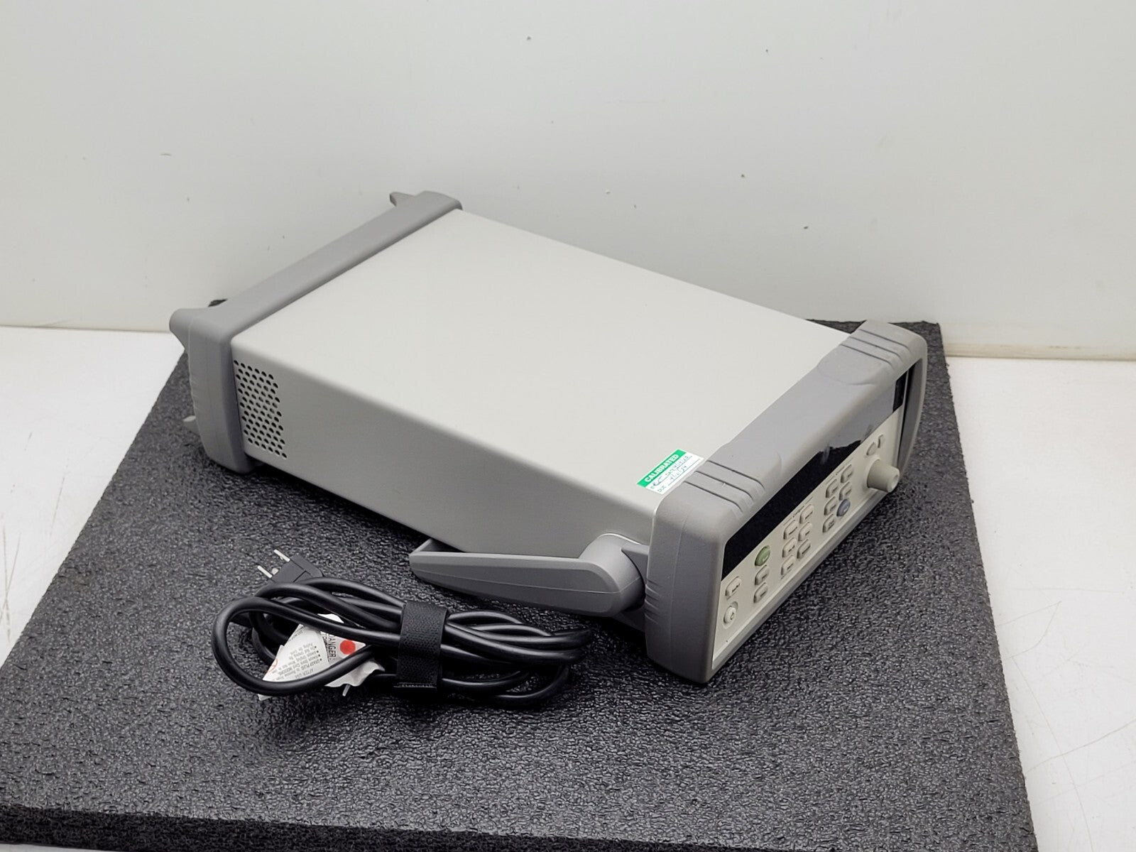HP 34970A Data Acquisition / Data Logger Switch Unit Passes Self Test Unit B