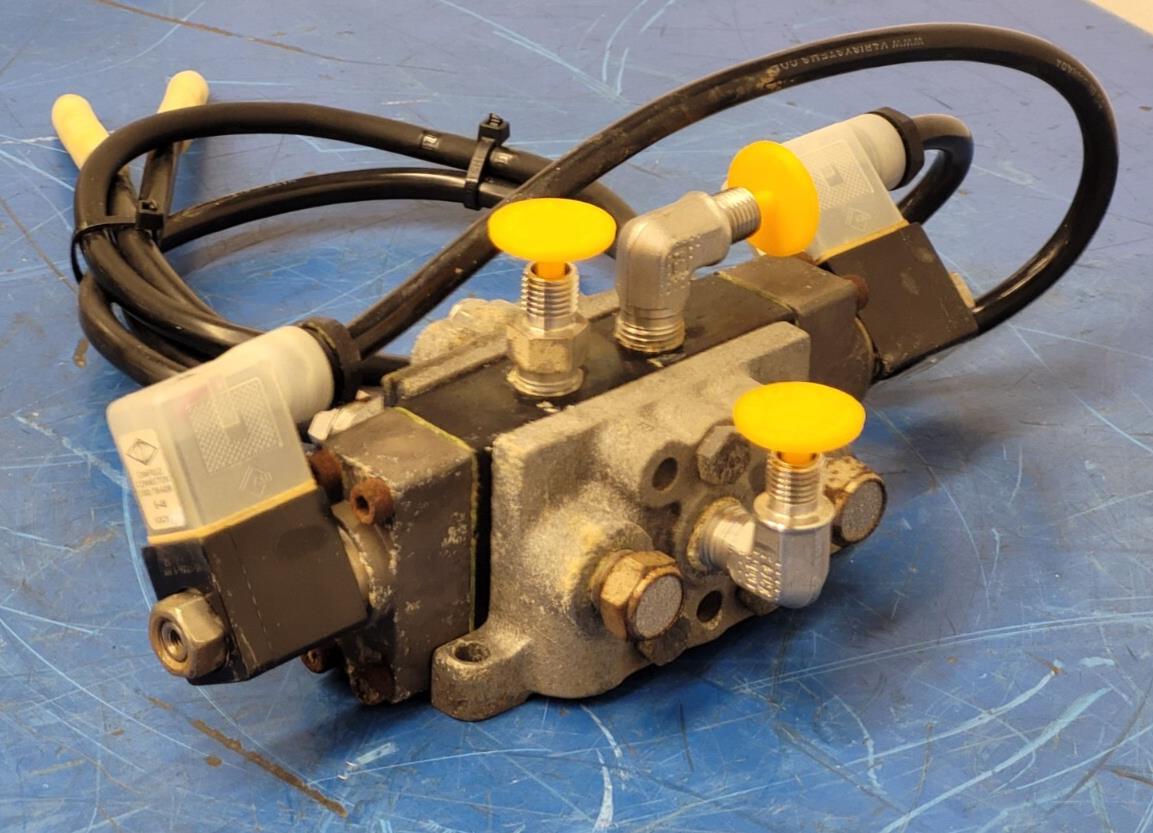 Alkon Corp Pneumatic Valve Block 375-68L00368L-2 12VDC Solenoid Coil