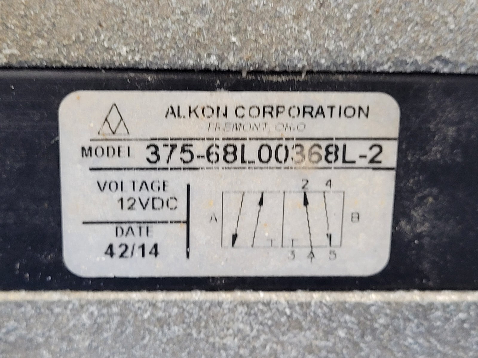 Alkon Corp Pneumatic Valve Block 375-68L00368L-2 12VDC Solenoid Coil