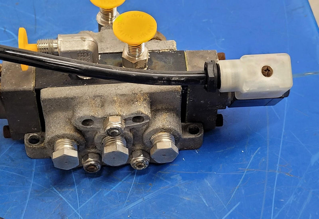 Alkon Corp Pneumatic Valve Block 375-68L00368L-2 12VDC Solenoid Coil