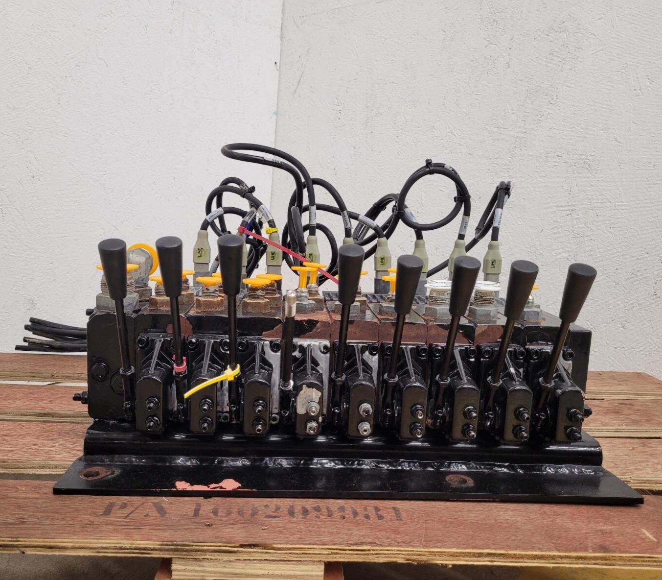 Danfoss PVG 32  9x Proportional Hydraulic Valve 159B5164 Block 157B4292 11089276