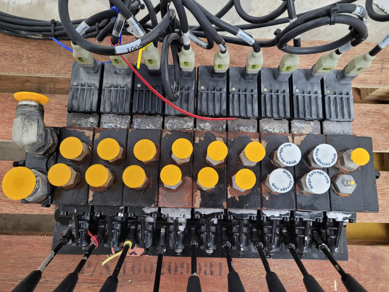 Danfoss PVG 32  9x Proportional Hydraulic Valve 159B5164 Block 157B4292 11089276