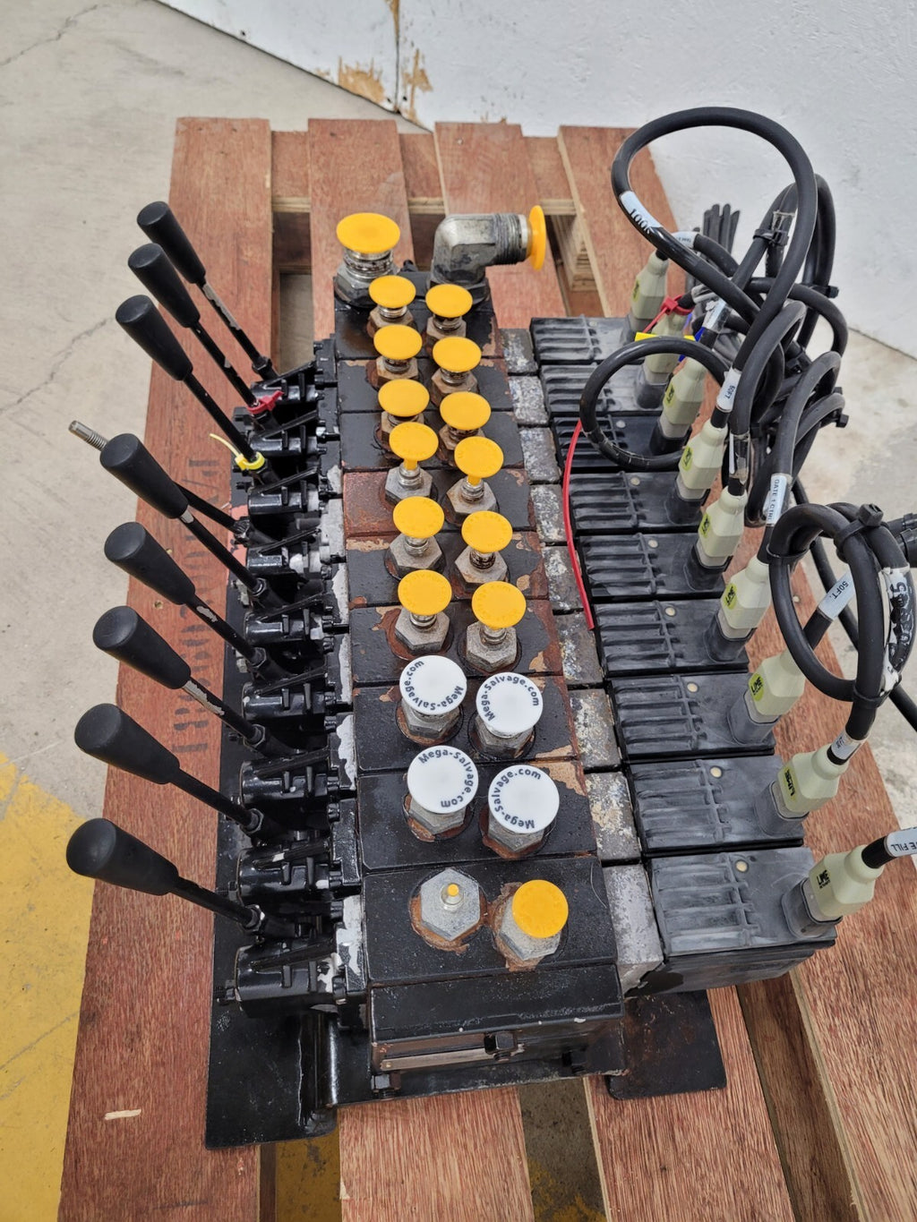 Danfoss PVG 32  9x Proportional Hydraulic Valve 159B5164 Block 157B4292 11089276