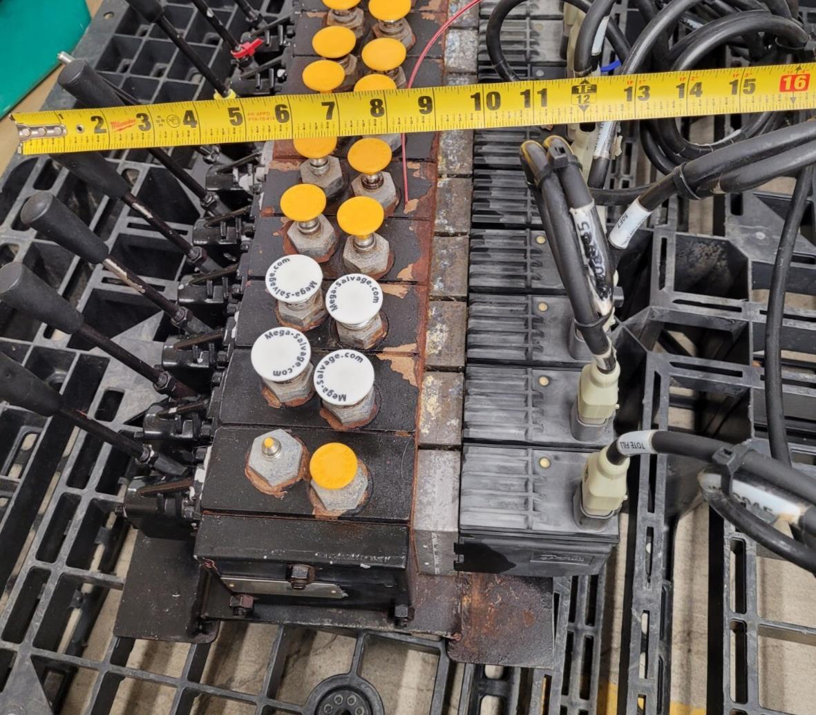 Danfoss PVG 32  9x Proportional Hydraulic Valve 159B5164 Block 157B4292 11089276