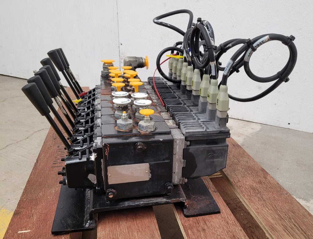 Danfoss PVG 32  9x Proportional Hydraulic Valve 159B5164 Block 157B4292 11089276