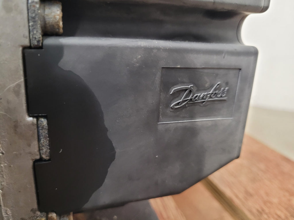 Danfoss PVG 32  9x Proportional Hydraulic Valve 159B5164 Block 157B4292 11089276