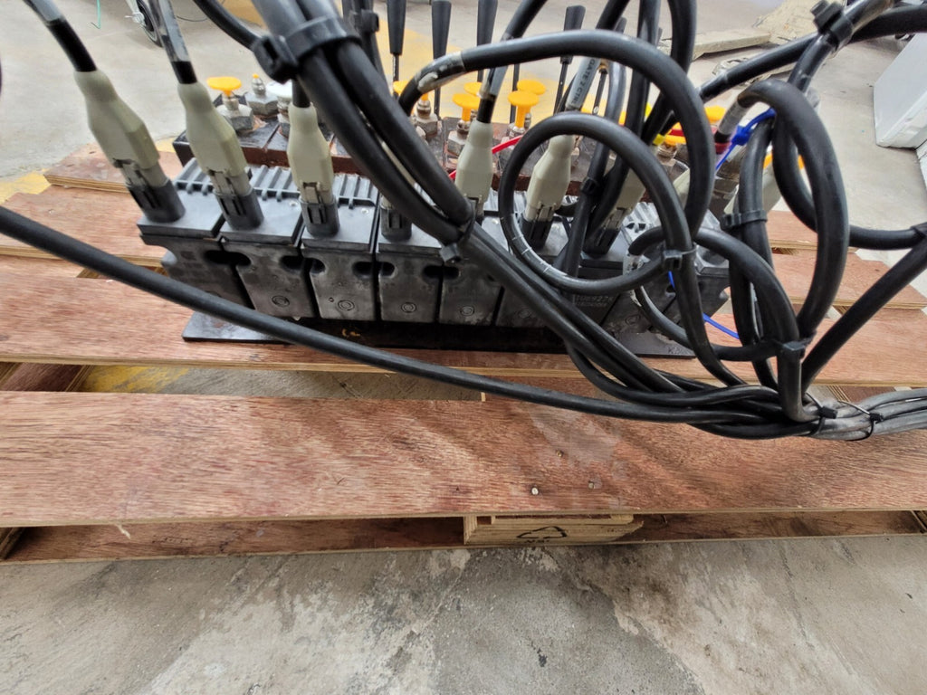 Danfoss PVG 32  9x Proportional Hydraulic Valve 159B5164 Block 157B4292 11089276