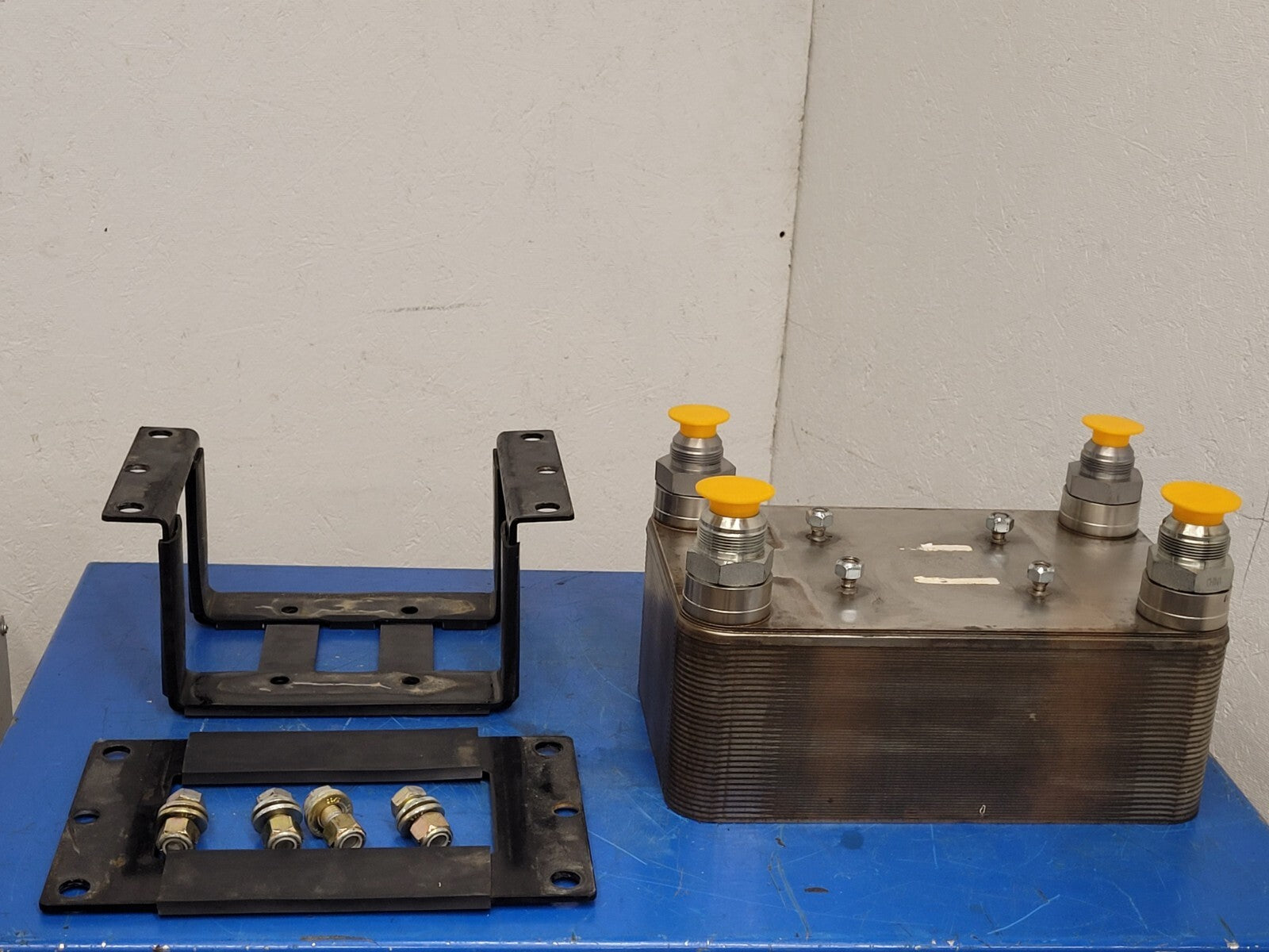 Stainless Steel 30 Plate Heat Exchanger 15"x9"x6" 1.25" Ports w/Mounting Braket