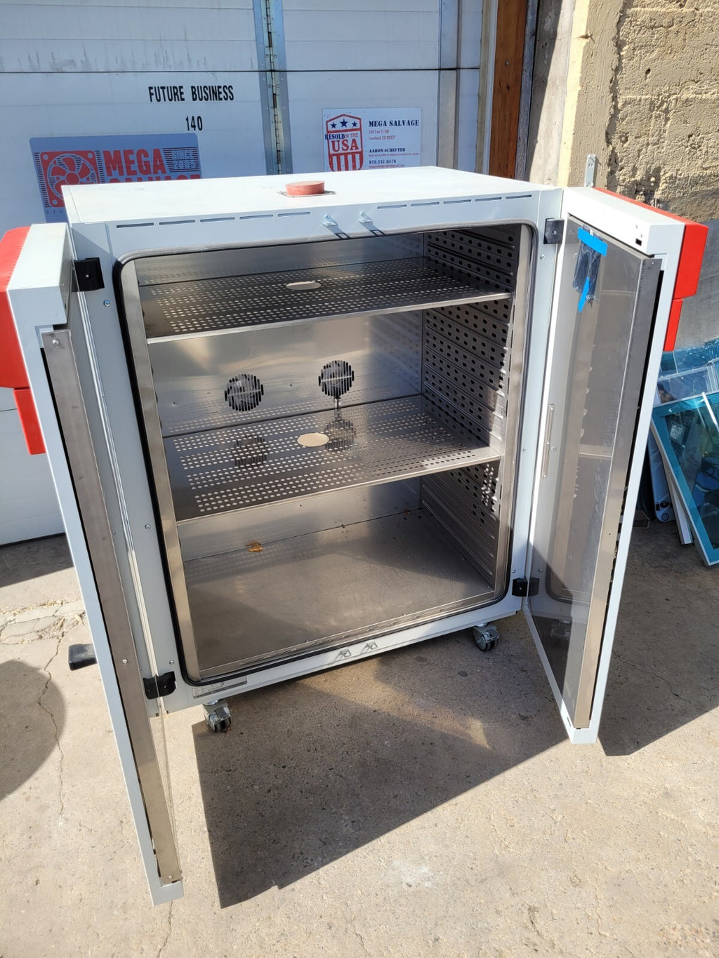 Binder Universal Drying Burn-Off Oven 9110-0070 300°C 208V 3PH 5kW
