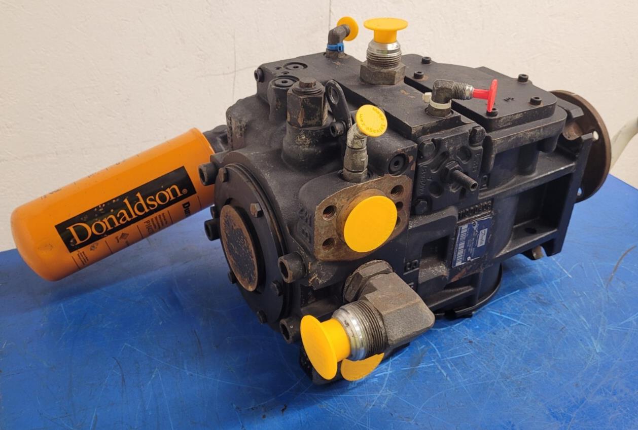 DANFOSS Variable Diplacement Hydraulic Pump 90L130CA2NN80 L4T4 H00 GBA 83031262