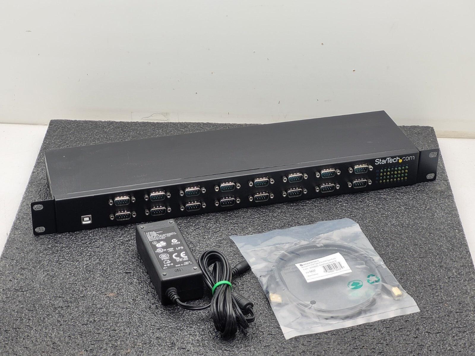 StarTech ICUSB23216F 16-Port FTDI USB B RS232 Serial Mux COM Adaper, Ears, Power