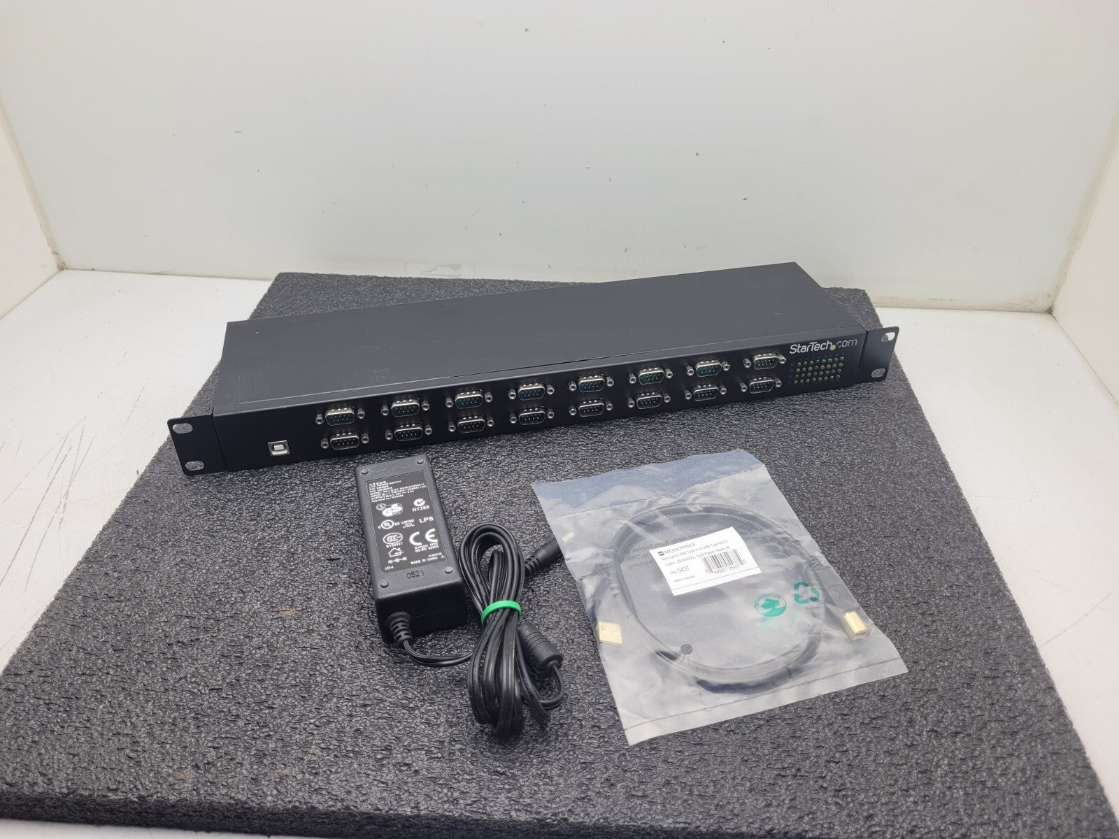 StarTech ICUSB23216F 16-Port FTDI USB B RS232 Serial Mux COM Adaper, Ears, Power