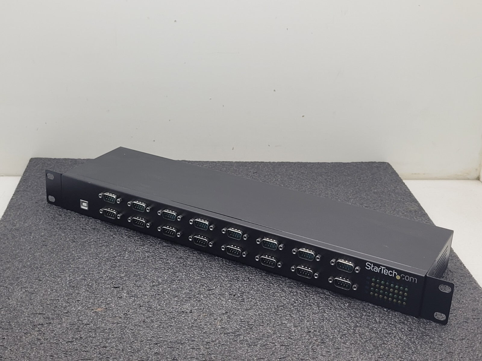 StarTech ICUSB23216F 16-Port FTDI USB B RS232 Serial Mux COM Adaper, Ears, Power