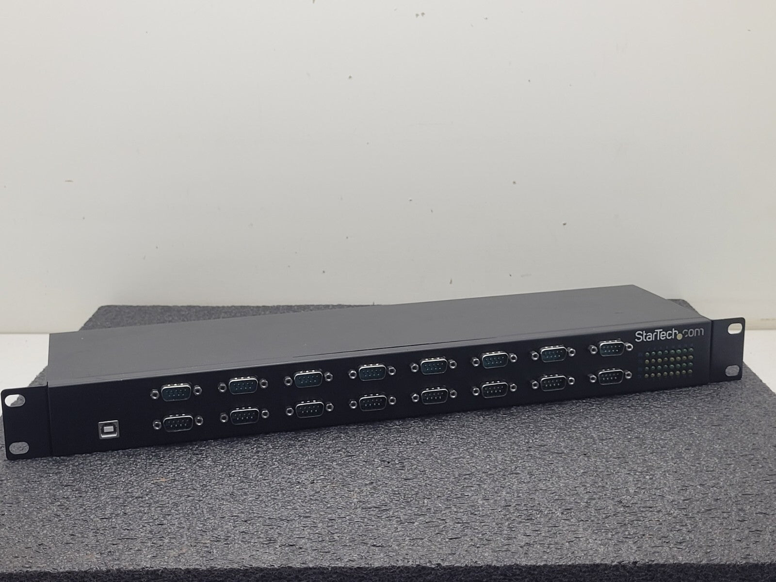 StarTech ICUSB23216F 16-Port FTDI USB B RS232 Serial Mux COM Adaper, Ears, Power