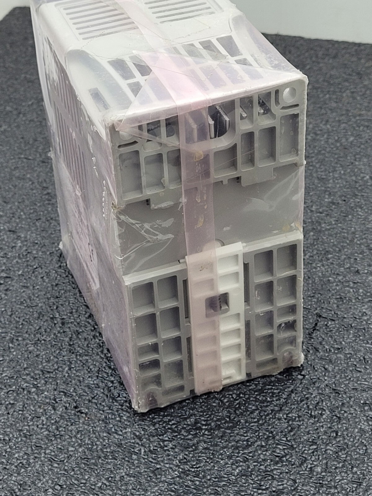 Allen Bradley AB 22A-B4P5N104 Power Flex 4 240V 3P 1HP AC Drive New No Box