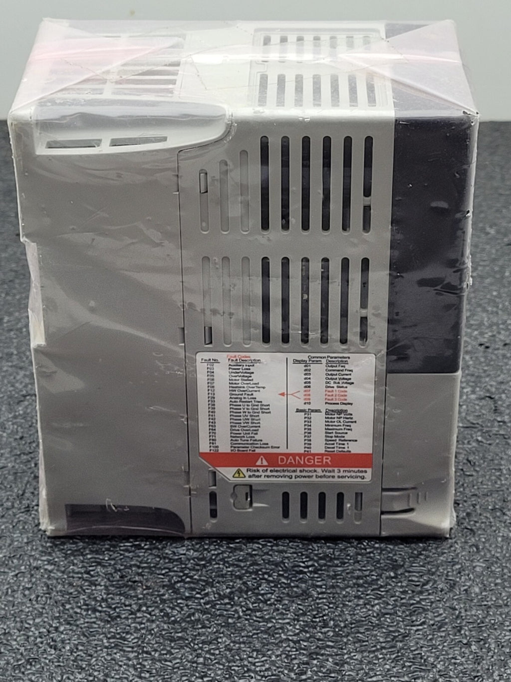 Allen Bradley AB 22A-B4P5N104 Power Flex 4 240V 3P 1HP AC Drive New No Box