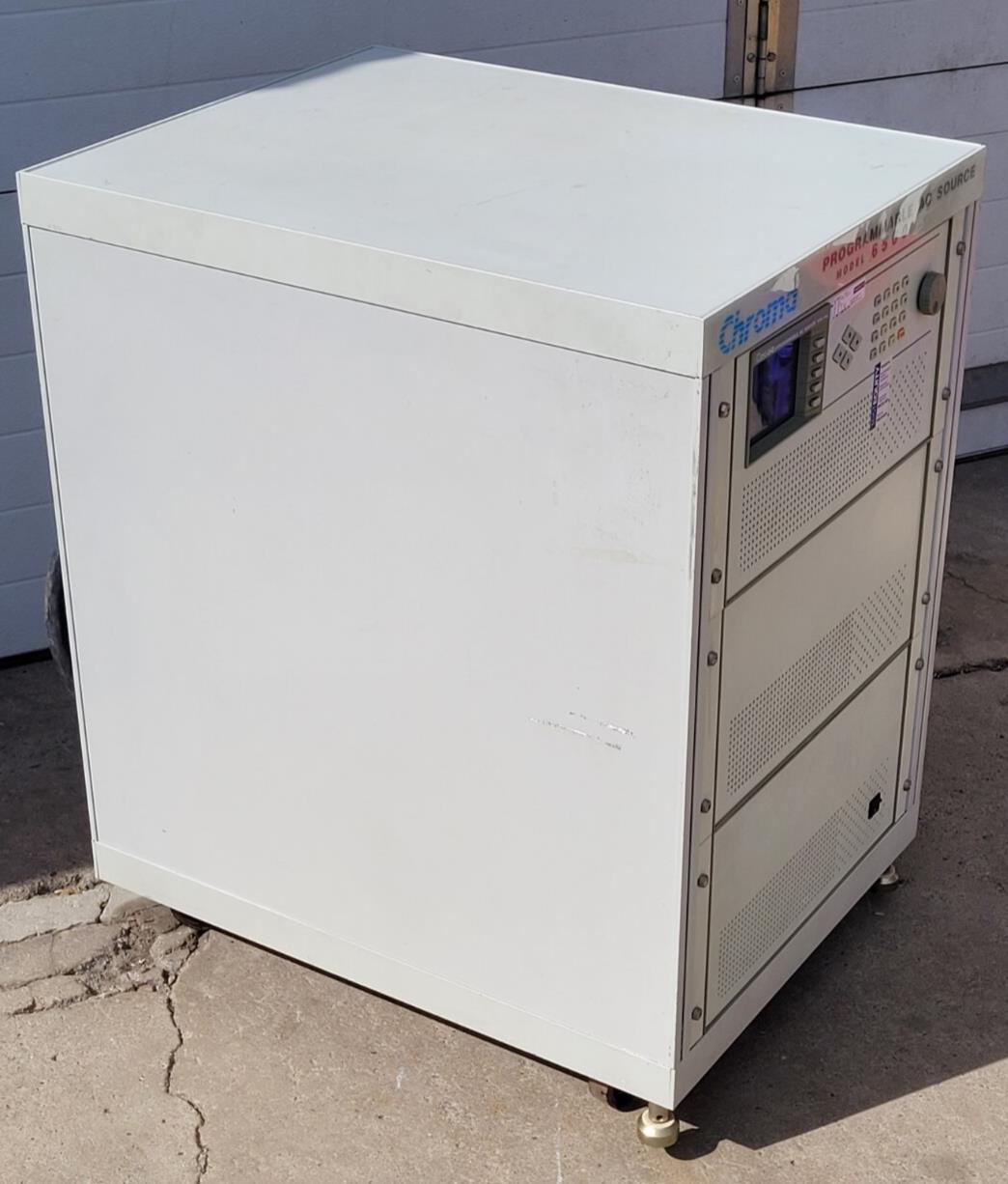 Chroma 6560 Programmable AC Power Supply 6000VA 1PH Output 0-150V 0-300V 0-500V