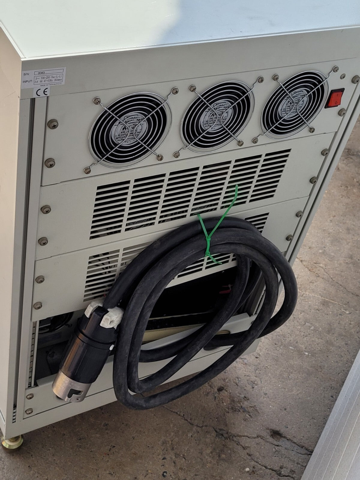 Chroma 6560 Programmable AC Power Supply 6000VA 1PH Output 0-150V 0-300V 0-500V