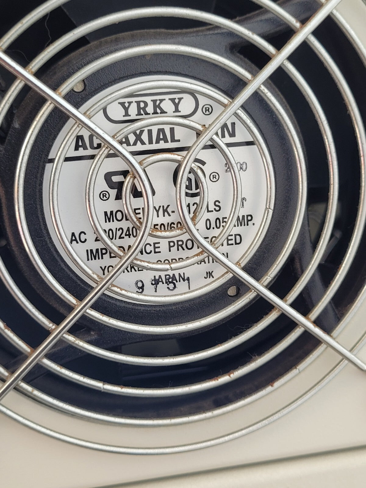 Chroma 6560 Programmable AC Power Supply 6000VA 1PH Output 0-150V 0-300V 0-500V